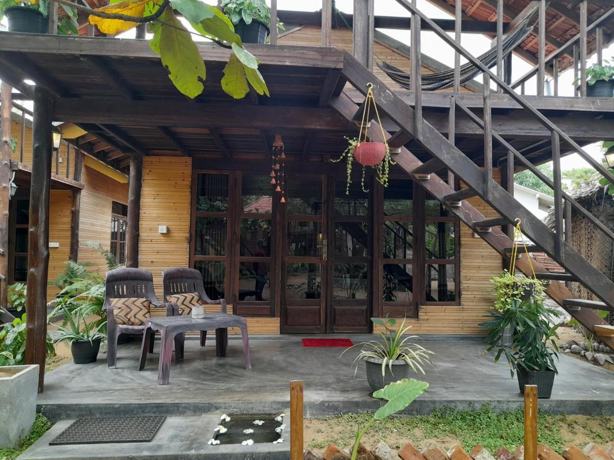 Golden Beach Chalets Arugam Bay Exterior foto
