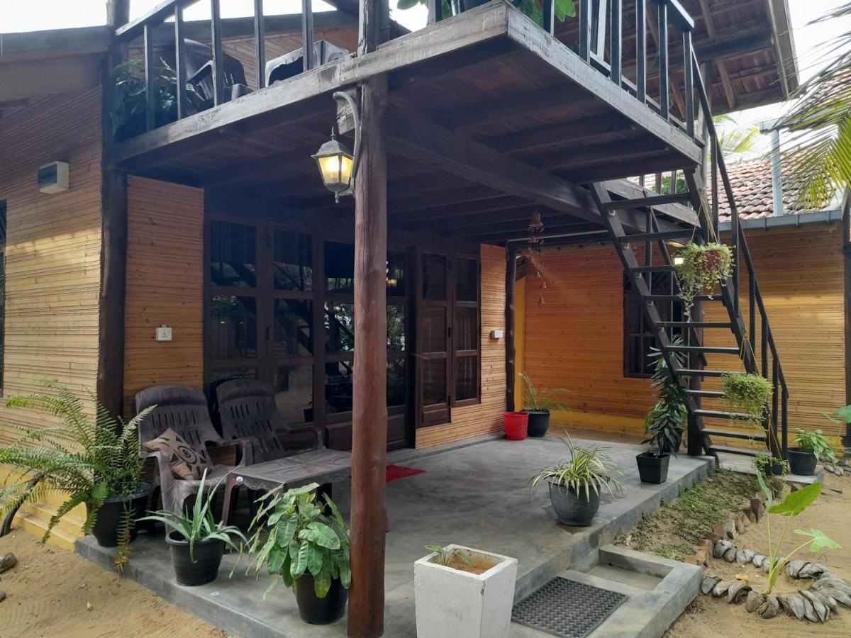 Golden Beach Chalets Arugam Bay Exterior foto