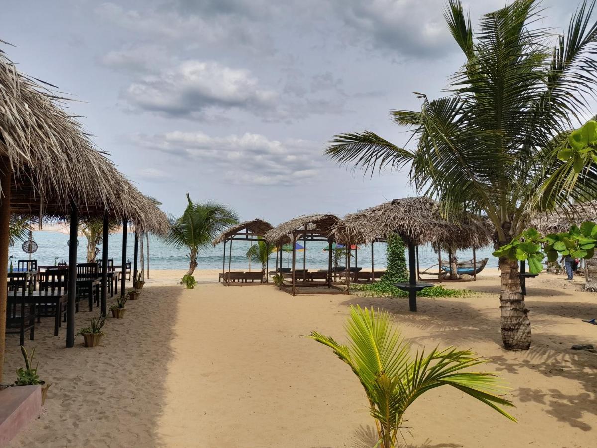 Golden Beach Chalets Arugam Bay Exterior foto