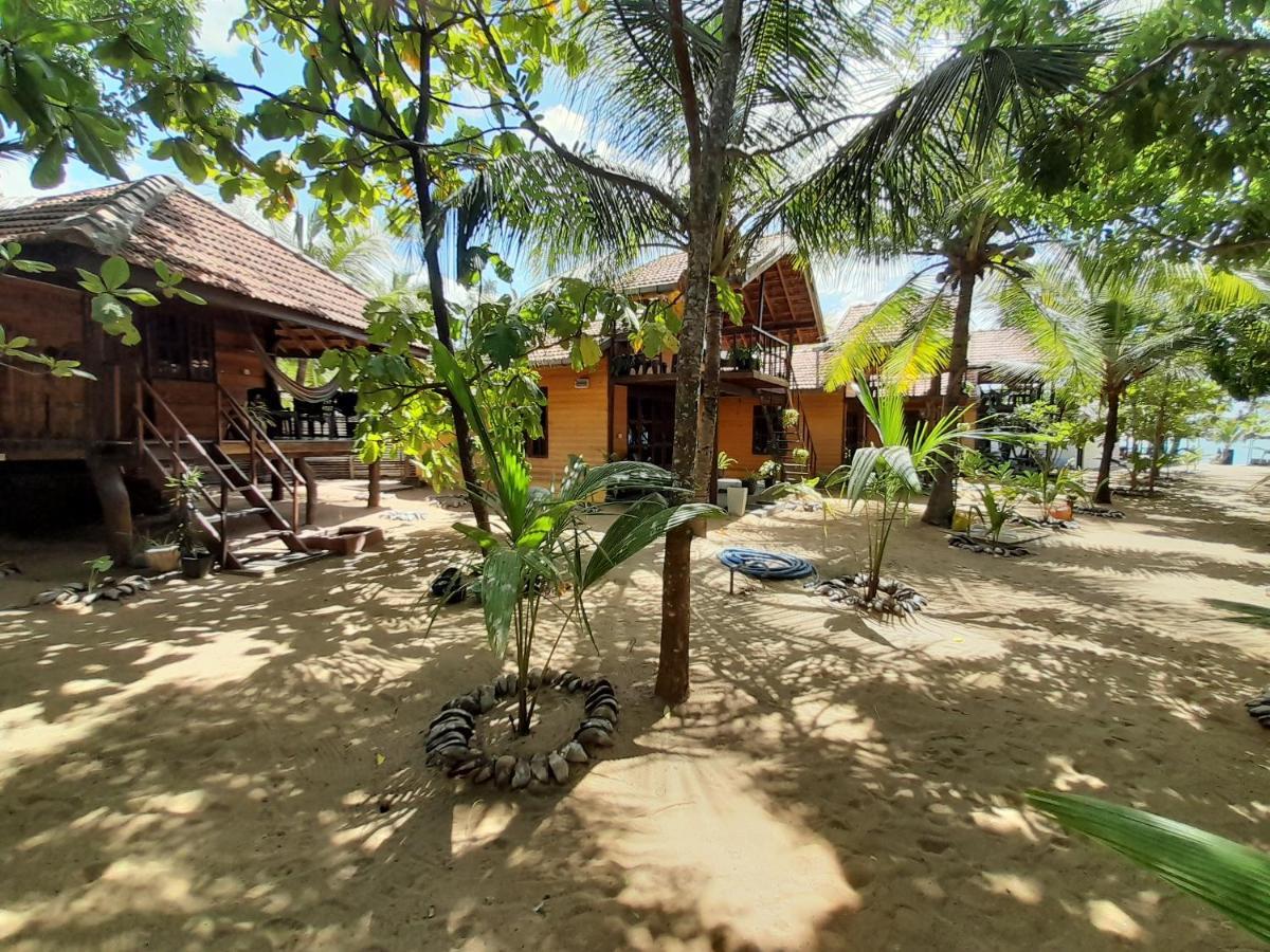 Golden Beach Chalets Arugam Bay Exterior foto