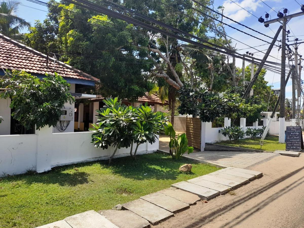 Golden Beach Chalets Arugam Bay Exterior foto